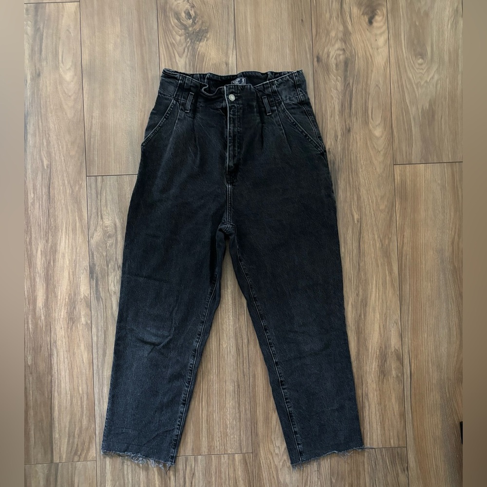 Abercrombie & Fitch High Waisted Mom Jeans Black Size 10